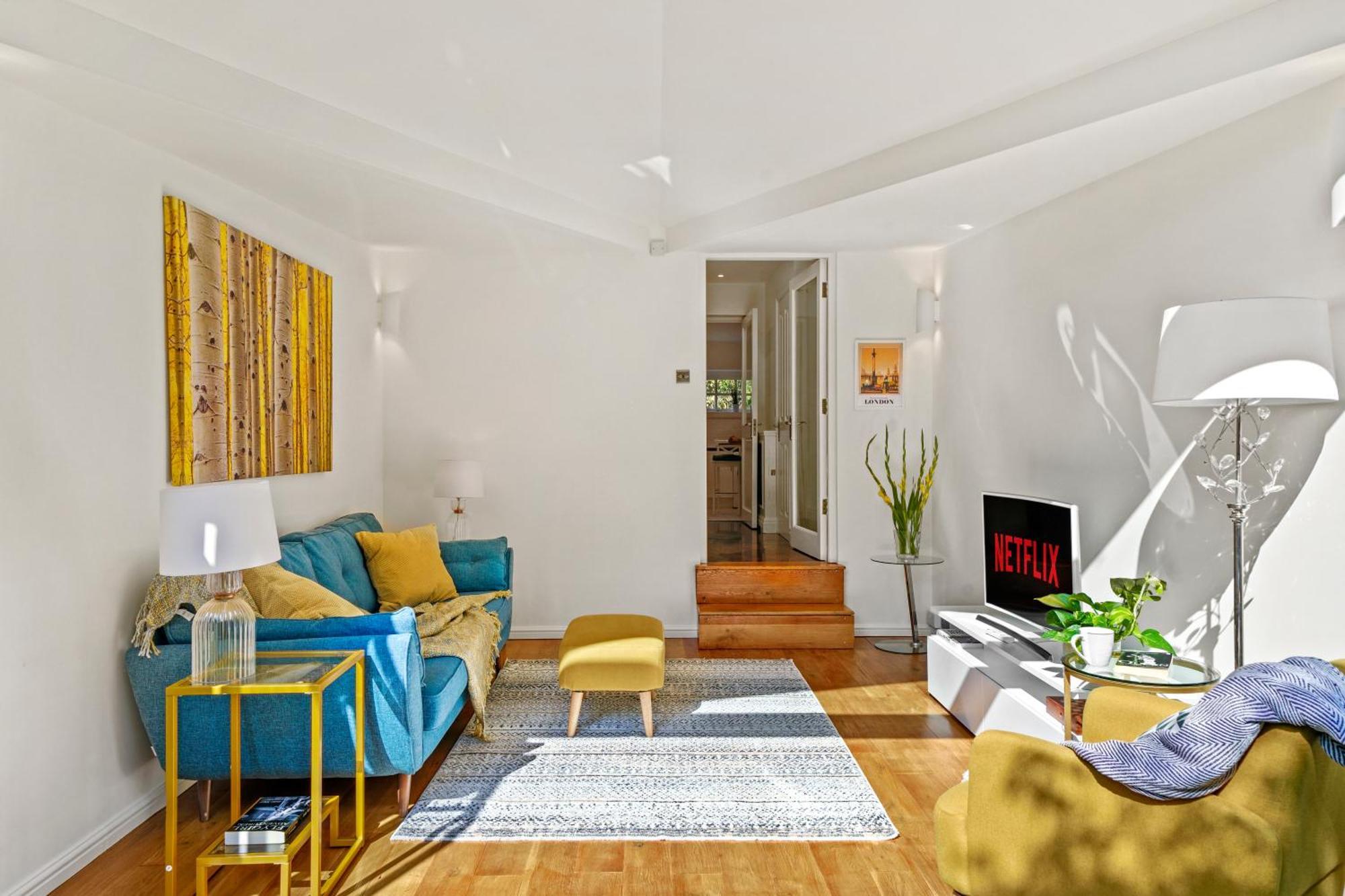 Clapham Common Mews: Refurbished 3-Bedroom with Parking London Exterior photo