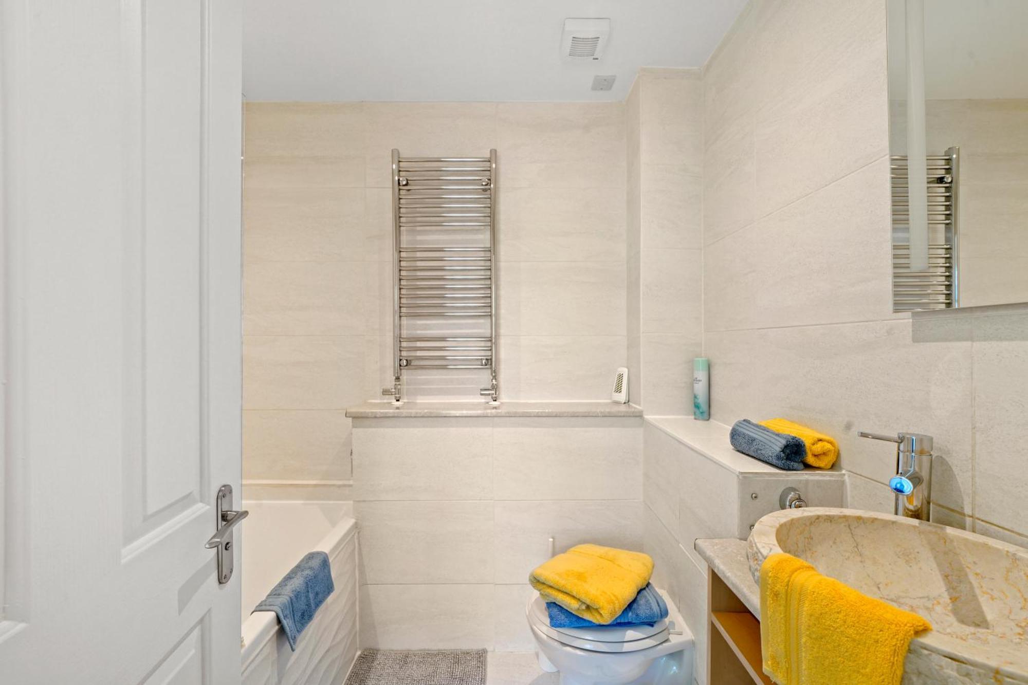 Clapham Common Mews: Refurbished 3-Bedroom with Parking London Exterior photo