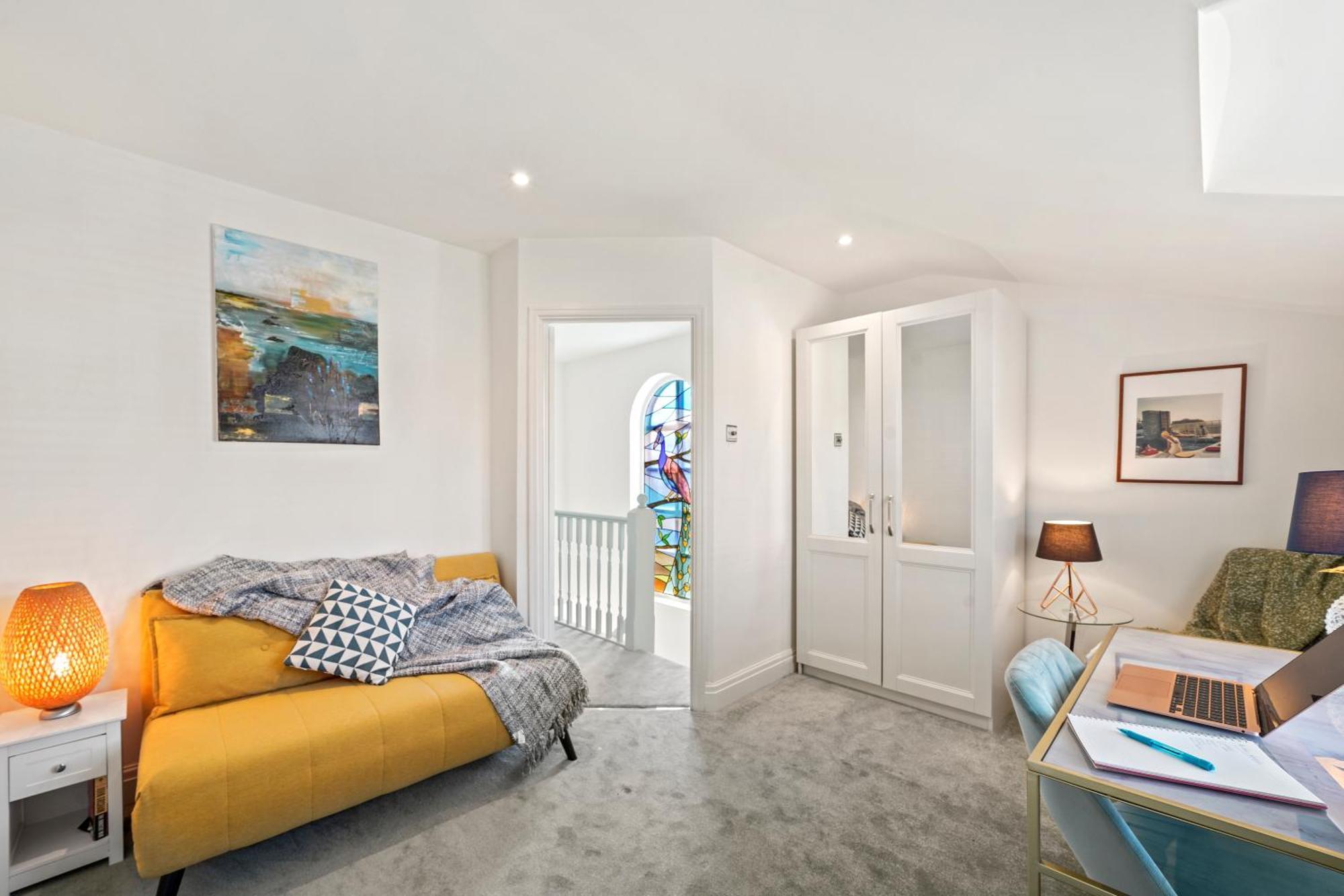 Clapham Common Mews: Refurbished 3-Bedroom with Parking London Exterior photo